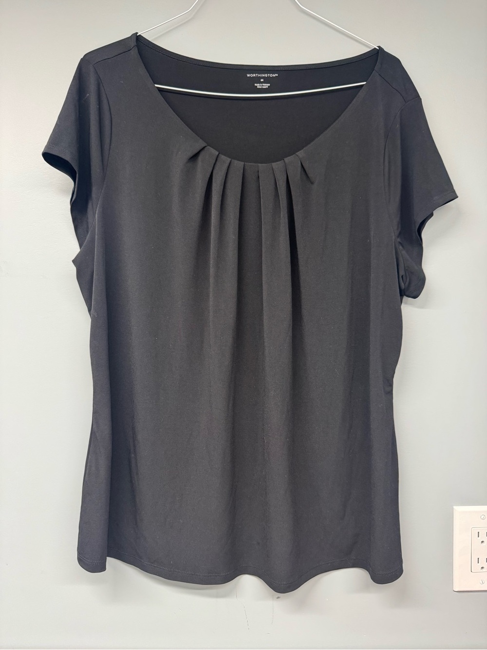 Worthington Black Scoop Neck Pleated Short Sleeve Top